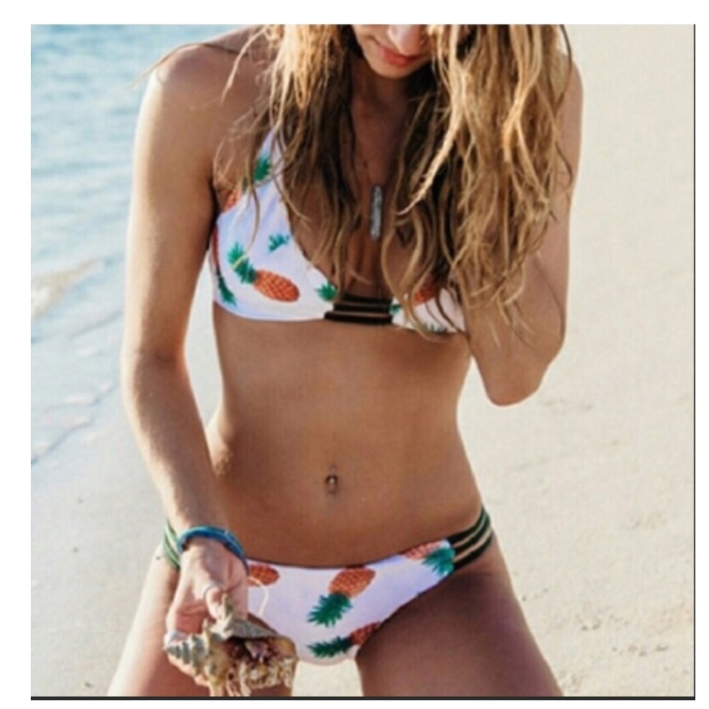 Pineapple print reversible bikini! 🍍